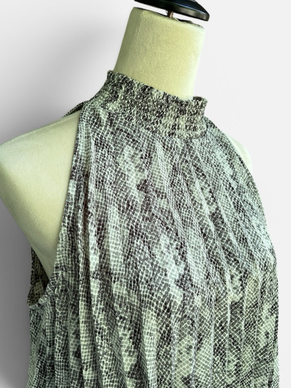 She + Sky Plissé Pleated Snakeskin Halter Neck Blouse Size Small - Picture 6 of 10